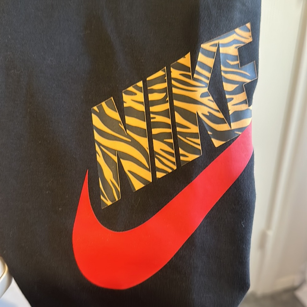 Nike 3/4 length Capri with leopard design - Picture 2 of 6